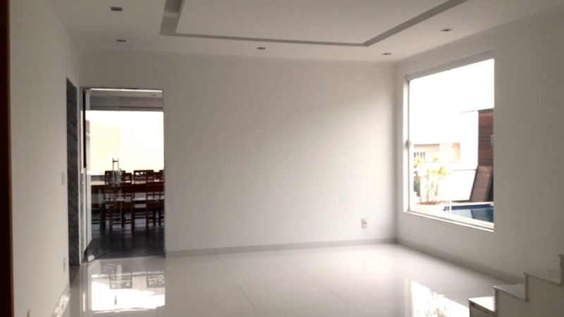 Casa Luxuosa com 4 suítes cond. Girassol Est. Mendanha – Campo Grande – RJ