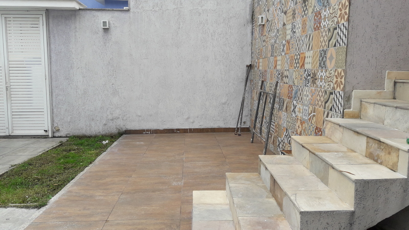 Casa Luxuosa com 4 suítes cond. Girassol Est. Mendanha – Campo Grande – RJ