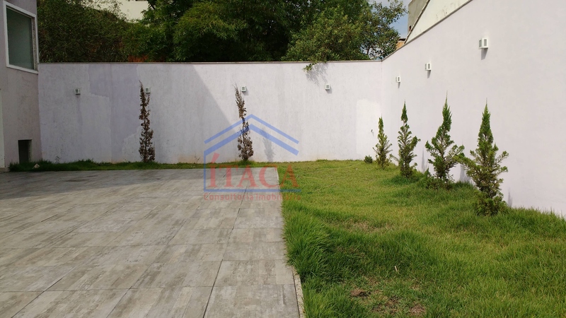 Casa Luxuosa com 4 suítes cond. Girassol Est. Mendanha – Campo Grande – RJ