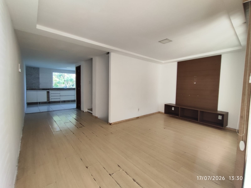 Ampla Casa Duplex com Área Gourmet Completa e Duas Suítes – Pronta para Financiar!