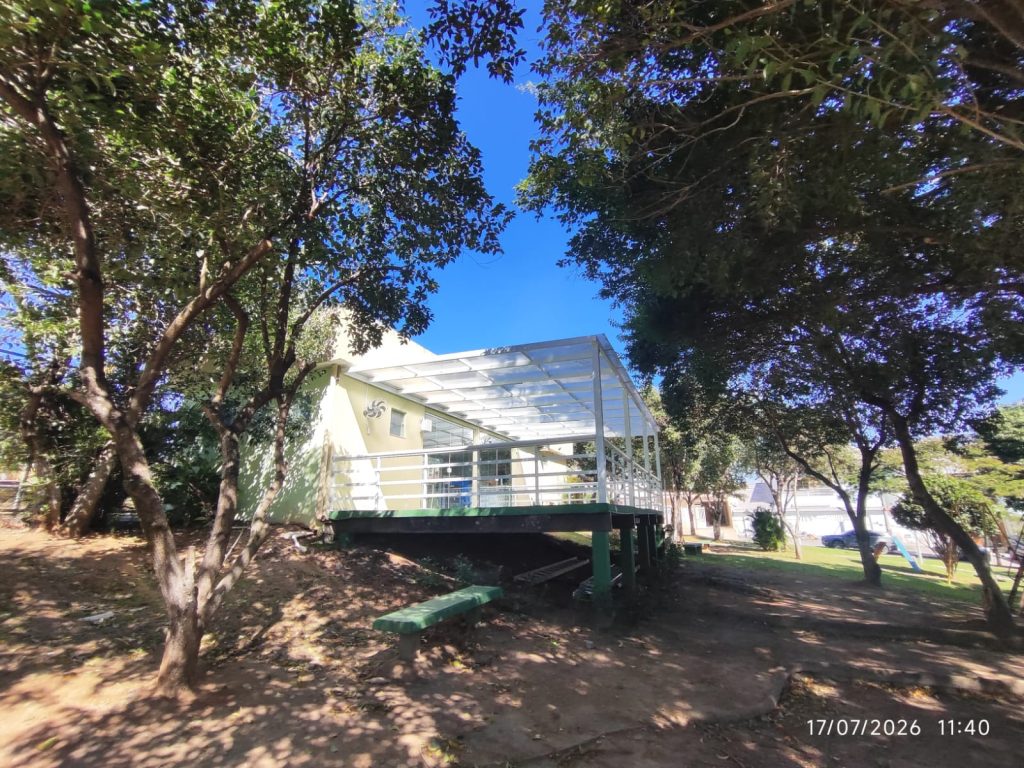 Casa Luxuosa com 4 suítes cond. Girassol Est. Mendanha – Campo Grande – RJ