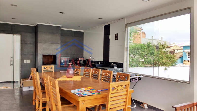 Casa Luxuosa com 4 suítes cond. Girassol Est. Mendanha – Campo Grande – RJ