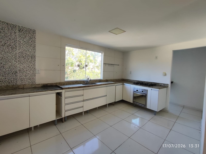 Ampla Casa Duplex com Área Gourmet Completa e Duas Suítes – Pronta para Financiar!