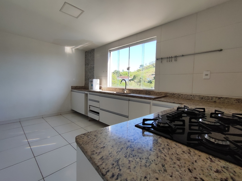 Ampla Casa Duplex com Área Gourmet Completa e Duas Suítes – Pronta para Financiar!