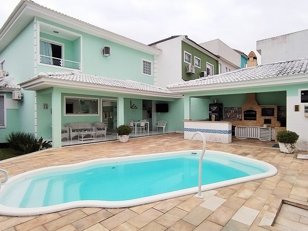 Casa duplex no condomínio Girassol Campo Grande – fino com excelente padrão de acabamento e amplo espaço de lazer!