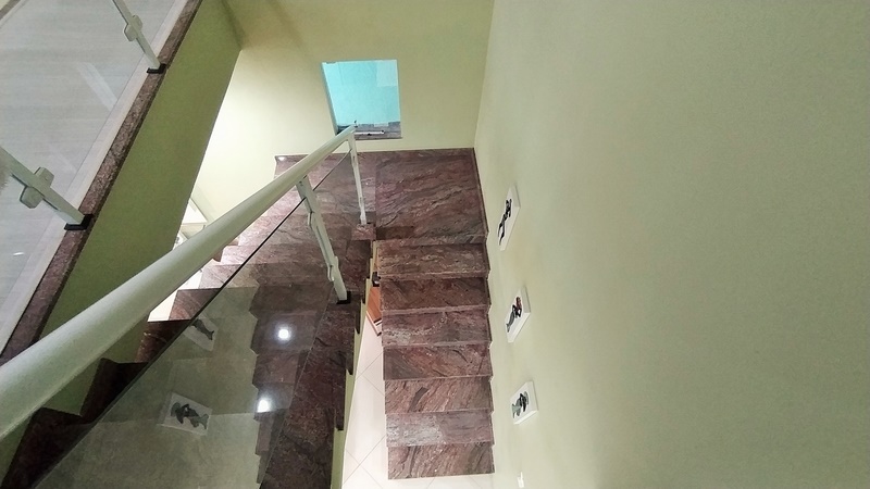 Casa duplex no condomínio Girassol Campo Grande – fino com excelente padrão de acabamento e amplo espaço de lazer!