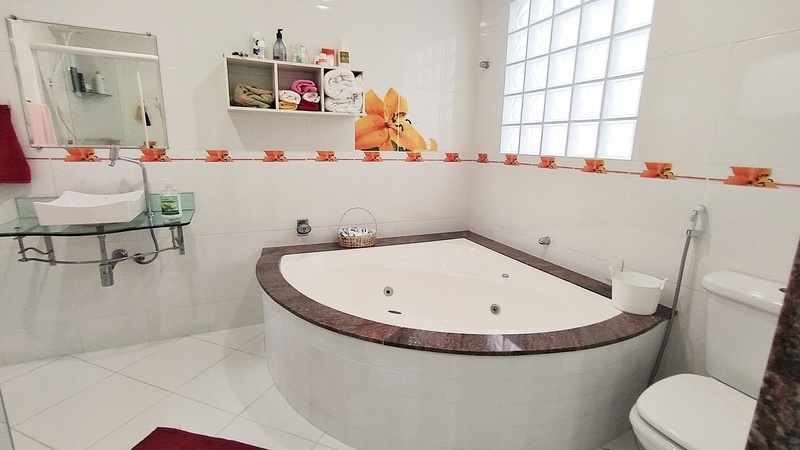 Casa duplex no condomínio Girassol Campo Grande – fino com excelente padrão de acabamento e amplo espaço de lazer!