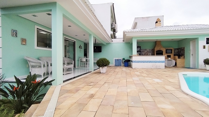 Casa duplex no condomínio Girassol Campo Grande – fino com excelente padrão de acabamento e amplo espaço de lazer!