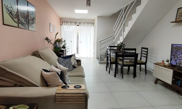 Casa duplex ampla de 3 quartos com suítes e vaga para veículo financiando.