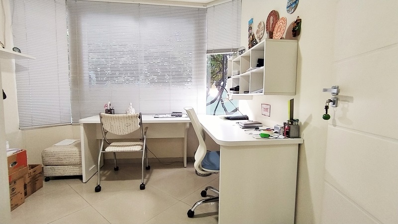 Casa duplex no condomínio Girassol Campo Grande – fino com excelente padrão de acabamento e amplo espaço de lazer!