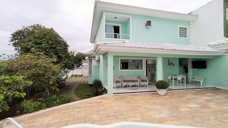 Casa duplex no condomínio Girassol Campo Grande – fino com excelente padrão de acabamento e amplo espaço de lazer!