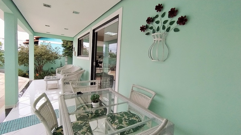 Casa duplex no condomínio Girassol Campo Grande – fino com excelente padrão de acabamento e amplo espaço de lazer!