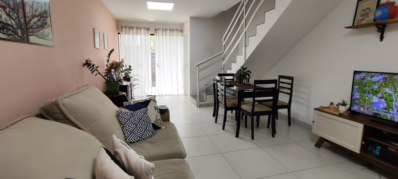 Casa duplex ampla de 3 quartos com suítes e vaga para veículo financiando.