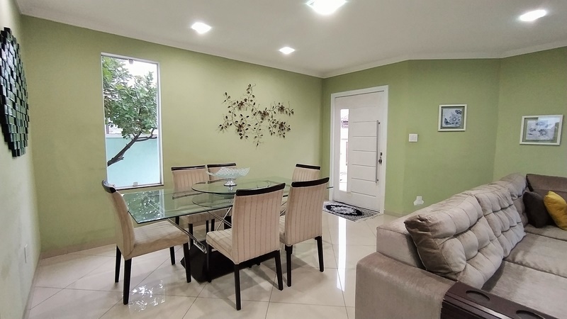 Casa duplex no condomínio Girassol Campo Grande – fino com excelente padrão de acabamento e amplo espaço de lazer!