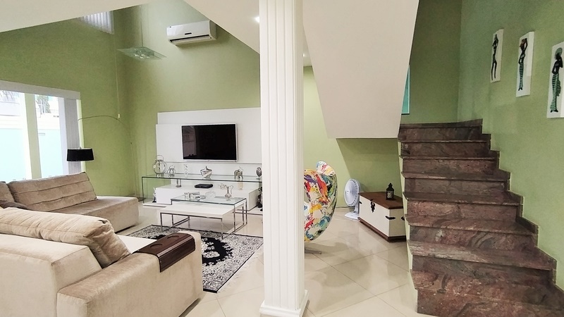 Casa duplex no condomínio Girassol Campo Grande – fino com excelente padrão de acabamento e amplo espaço de lazer!