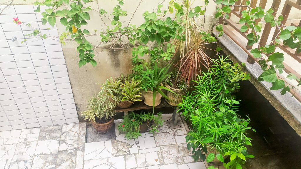 CASA LINEAR AMPLA COM QUINTAL, ESPAÇO GOURMET E SEGUNDO IMÓVEL! CAMPO GRANDE -RJ