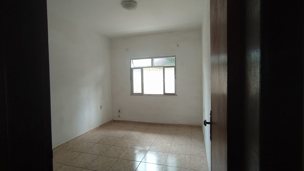 CASA LINEAR AMPLA COM QUINTAL, ESPAÇO GOURMET E SEGUNDO IMÓVEL! CAMPO GRANDE -RJ