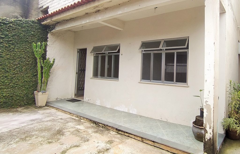 CASA LINEAR AMPLA COM QUINTAL, ESPAÇO GOURMET E SEGUNDO IMÓVEL! CAMPO GRANDE -RJ