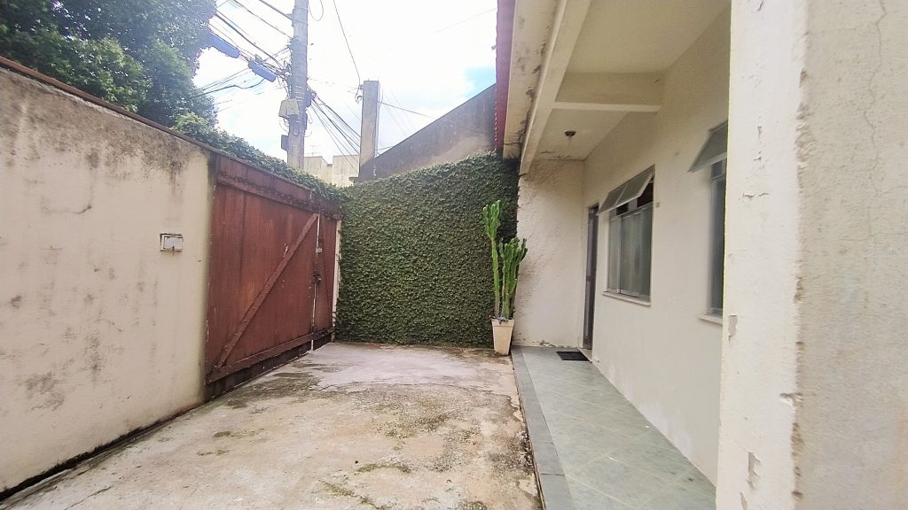 CASA LINEAR AMPLA COM QUINTAL, ESPAÇO GOURMET E SEGUNDO IMÓVEL! CAMPO GRANDE -RJ