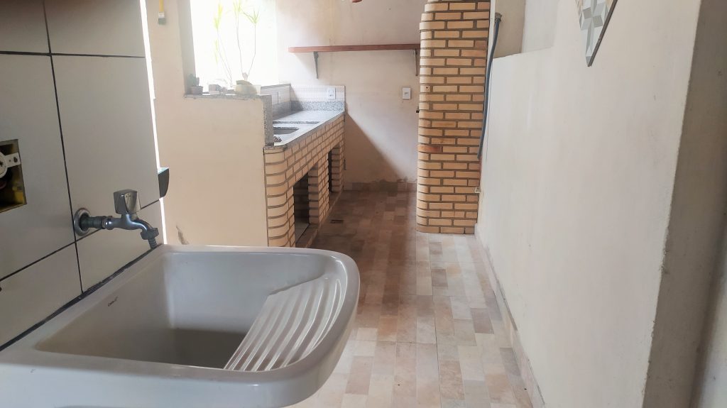 CASA LINEAR AMPLA COM QUINTAL, ESPAÇO GOURMET E SEGUNDO IMÓVEL! CAMPO GRANDE -RJ